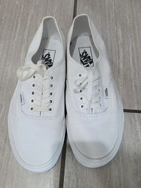 Vans White Women's Canvas Low-Top Sneakers
